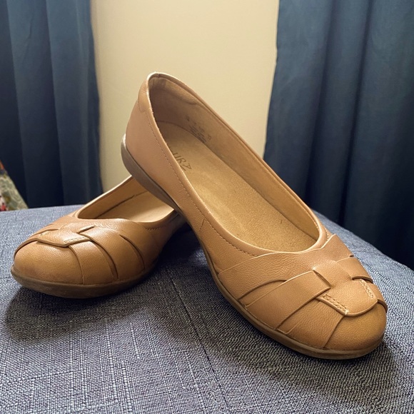 Naturalizer Shoes - Naturalizer tan loafer